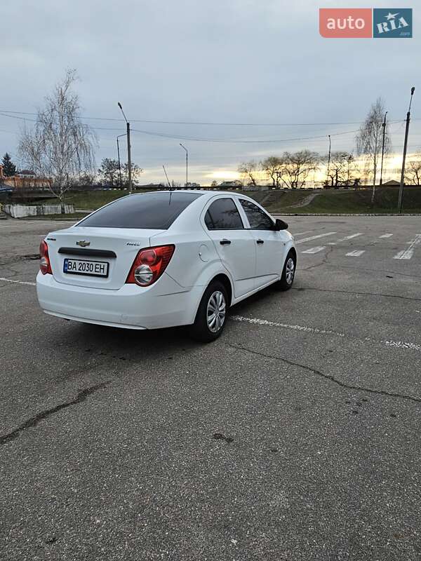 Седан Chevrolet Aveo 2012 в Олександрії