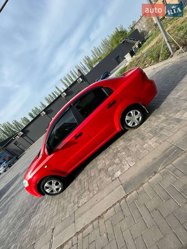 Седан Chevrolet Aveo 2006 в Кривому Розі