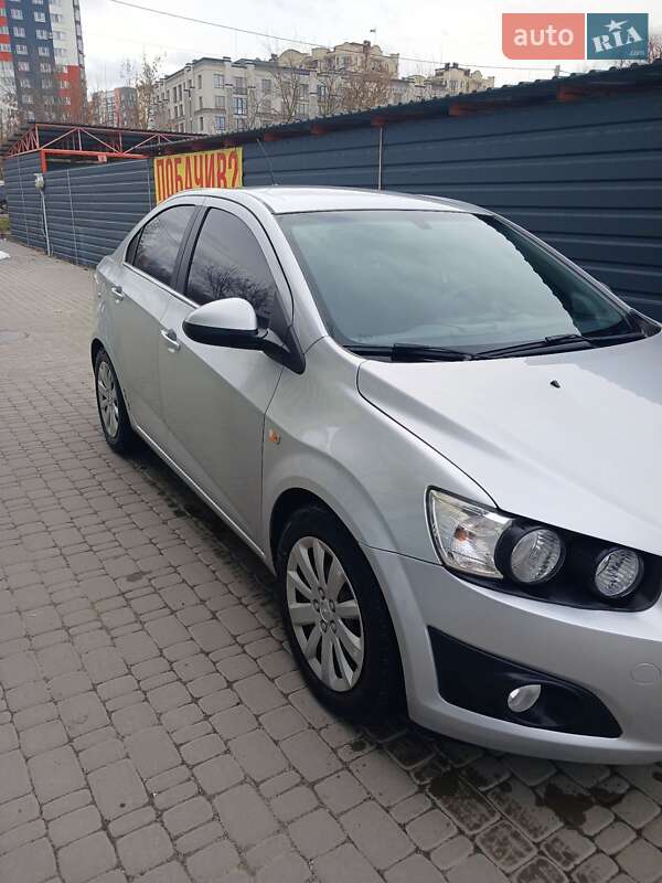 Седан Chevrolet Aveo 2013 в Ирпене