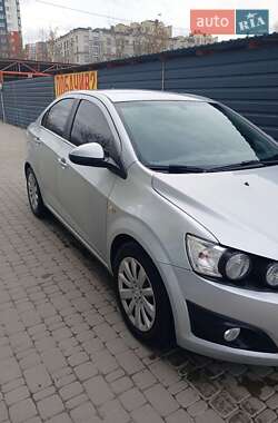 Седан Chevrolet Aveo 2013 в Ірпені