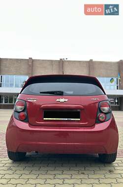 Хэтчбек Chevrolet Aveo 2011 в 