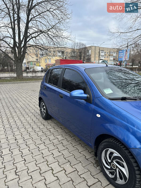Хэтчбек Chevrolet Aveo 2006 в Черновцах