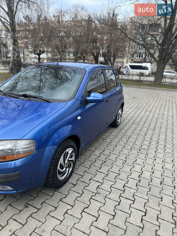 Хэтчбек Chevrolet Aveo 2006 в Черновцах