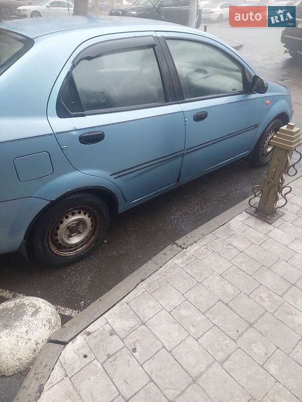 Седан Chevrolet Aveo 2004 в 