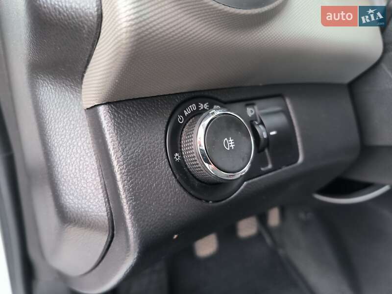 Седан Chevrolet Aveo 2018 в Киеве