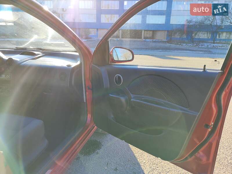 Хетчбек Chevrolet Aveo 2006 в Дніпрі