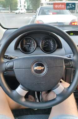 Хэтчбек Chevrolet Aveo 2006 в 
