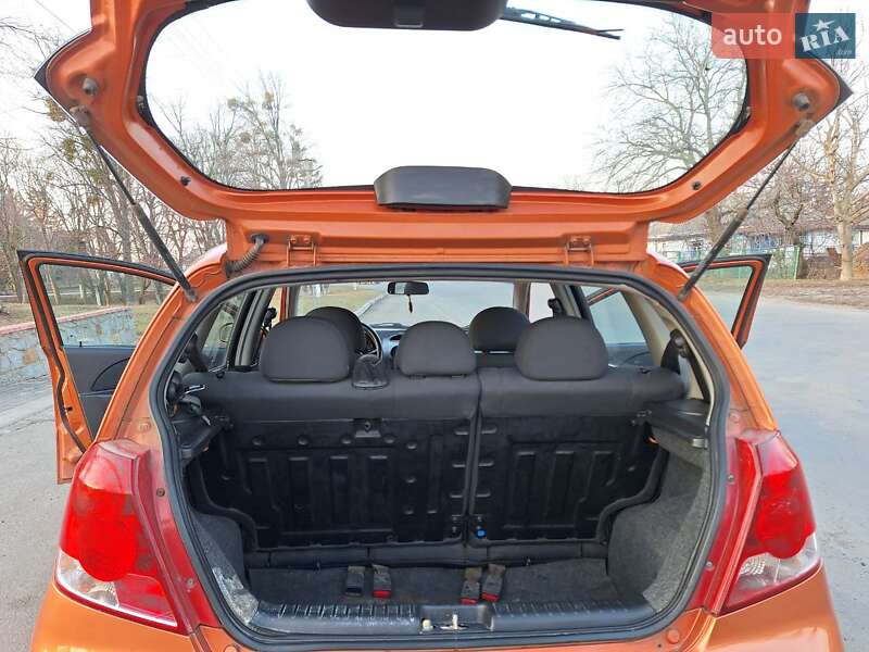 Седан Chevrolet Aveo 2005 в Умані