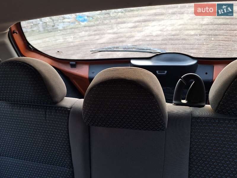 Седан Chevrolet Aveo 2005 в Умані