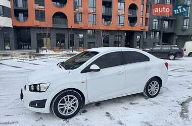 Седан Chevrolet Aveo 2013 в Киеве