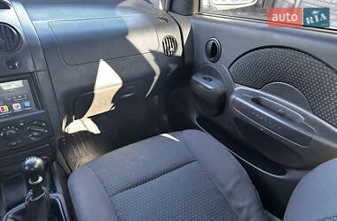 Хэтчбек Chevrolet Aveo 2006 в 