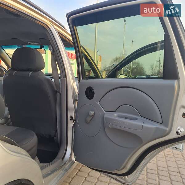 Хетчбек Chevrolet Aveo 2005 в Береговому