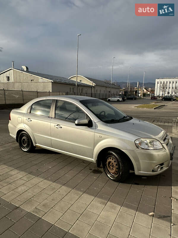 Седан Chevrolet Aveo 2008 в Днепре