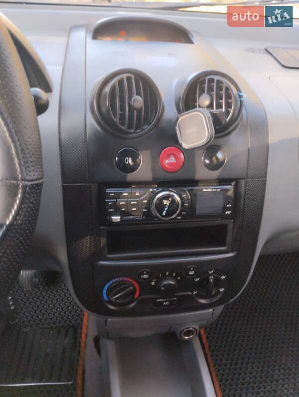 Седан Chevrolet Aveo 2005 в Києві