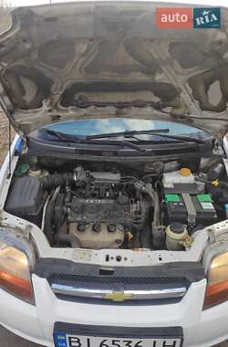 Хетчбек Chevrolet Aveo 2006 в 