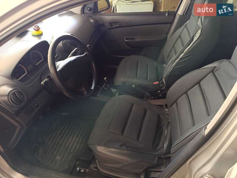 Седан Chevrolet Aveo 2011 в Рені