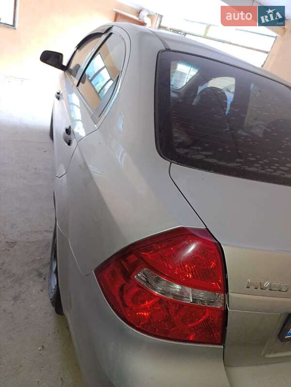 Седан Chevrolet Aveo 2011 в Рені