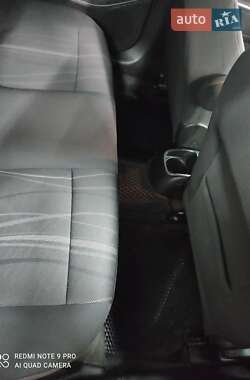 Хэтчбек Chevrolet Aveo 2011 в 