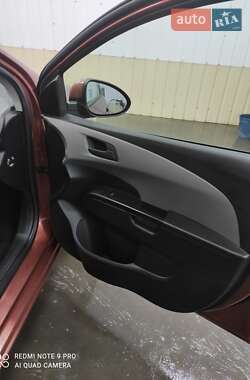 Хэтчбек Chevrolet Aveo 2011 в 