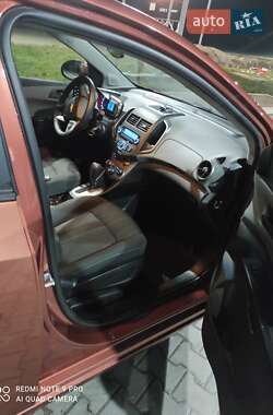 Хэтчбек Chevrolet Aveo 2011 в 
