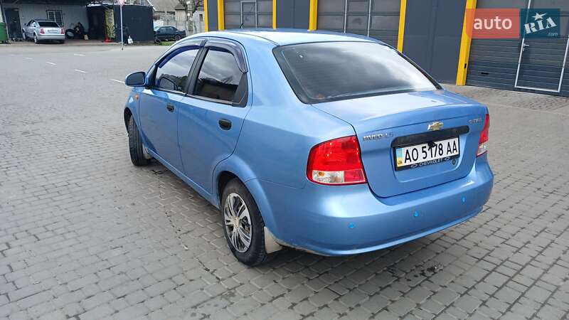 Седан Chevrolet Aveo 2005 в Дніпрі