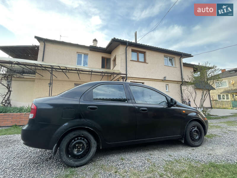 Седан Chevrolet Aveo 2005 в Радехове