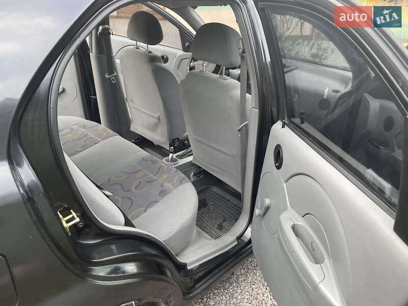 Седан Chevrolet Aveo 2005 в Радехове