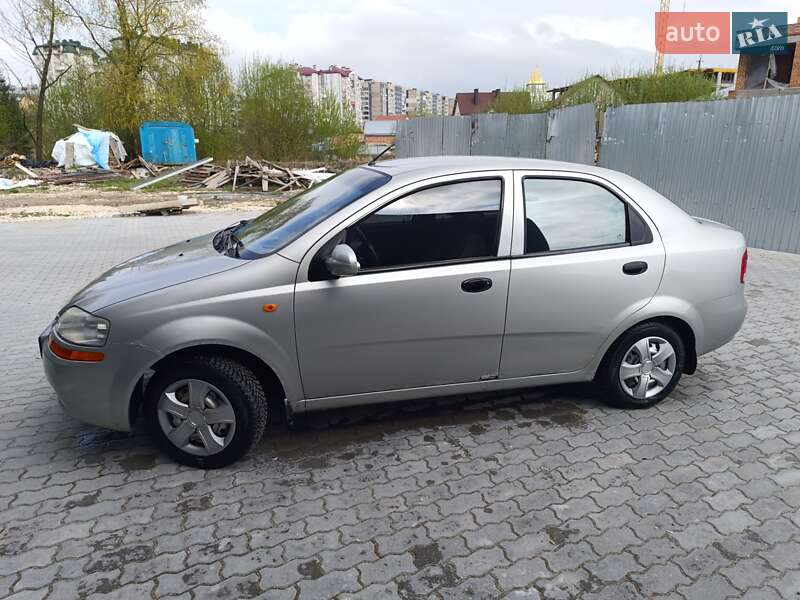 Седан Chevrolet Aveo 2004 в Львове