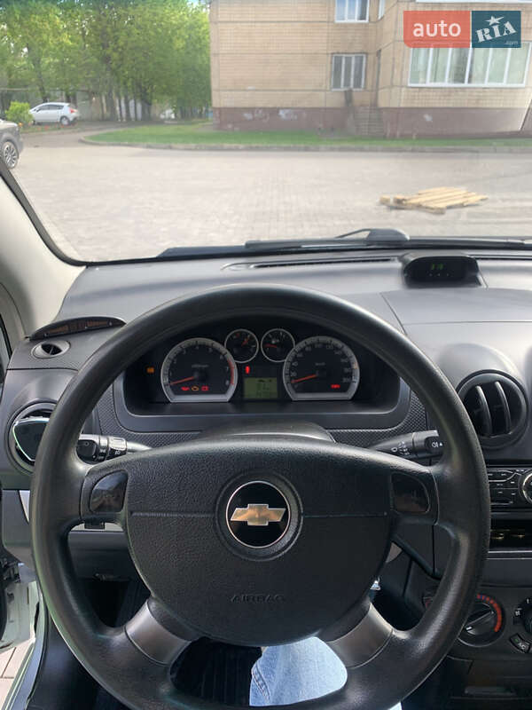 Седан Chevrolet Aveo 2008 в Кривом Роге