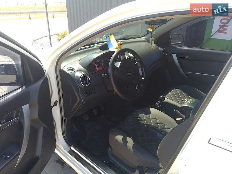 Седан Chevrolet Aveo 2010 в Полтаве