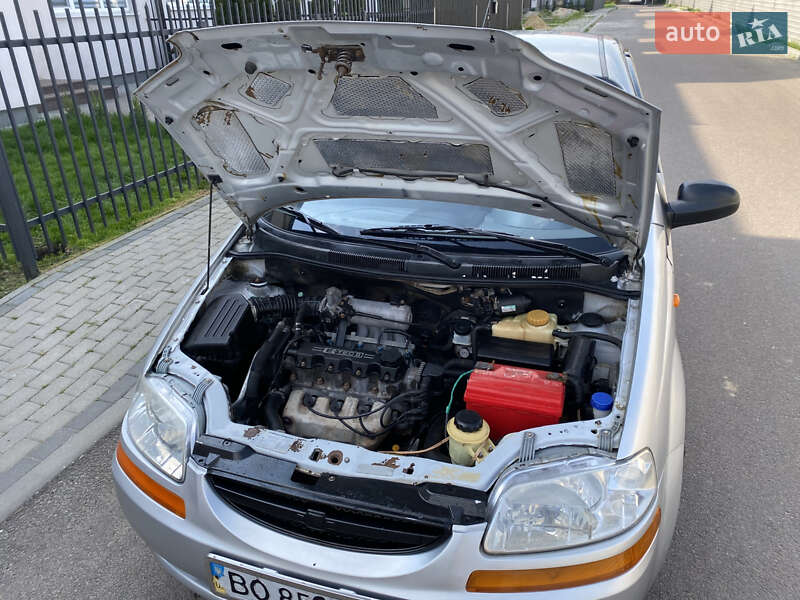 Седан Chevrolet Aveo 2005 в Ровно
