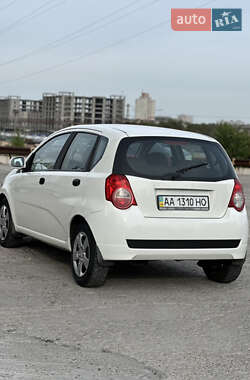 Хетчбек Chevrolet Aveo 2008 в 