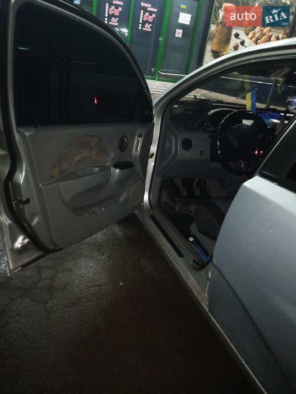 Хэтчбек Chevrolet Aveo 2005 в Шостке