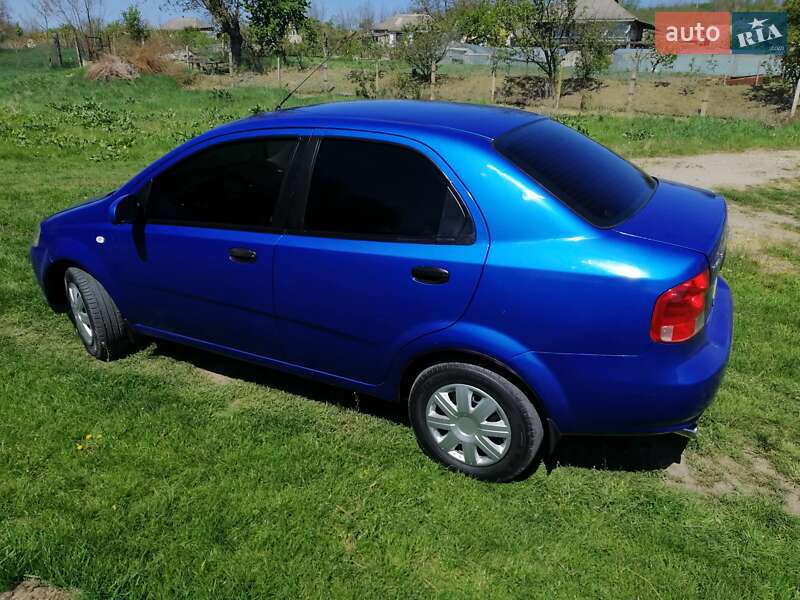 Седан Chevrolet Aveo 2006 в Києві