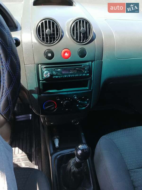 Седан Chevrolet Aveo 2006 в Києві