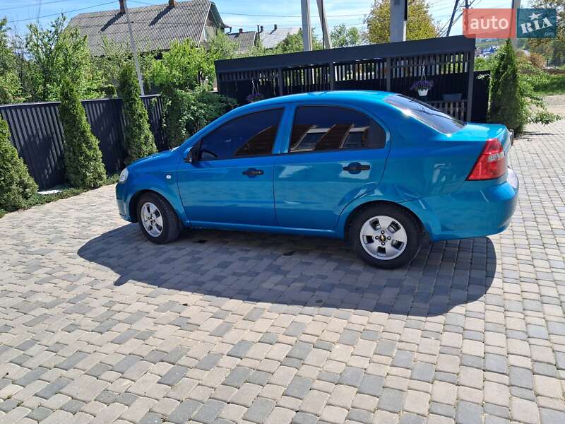 Седан Chevrolet Aveo 2009 в Чернівцях