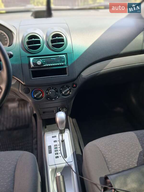 Седан Chevrolet Aveo 2009 в Чернівцях