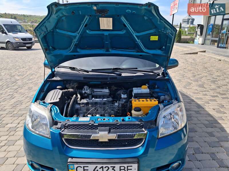 Седан Chevrolet Aveo 2009 в Чернівцях