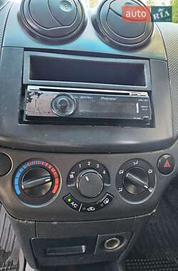 Хэтчбек Chevrolet Aveo 2008 в 
