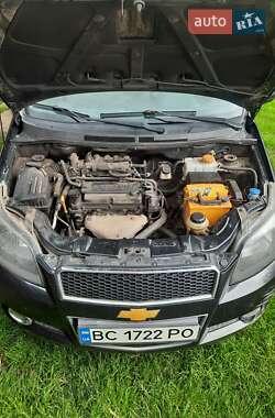 Хэтчбек Chevrolet Aveo 2011 в 
