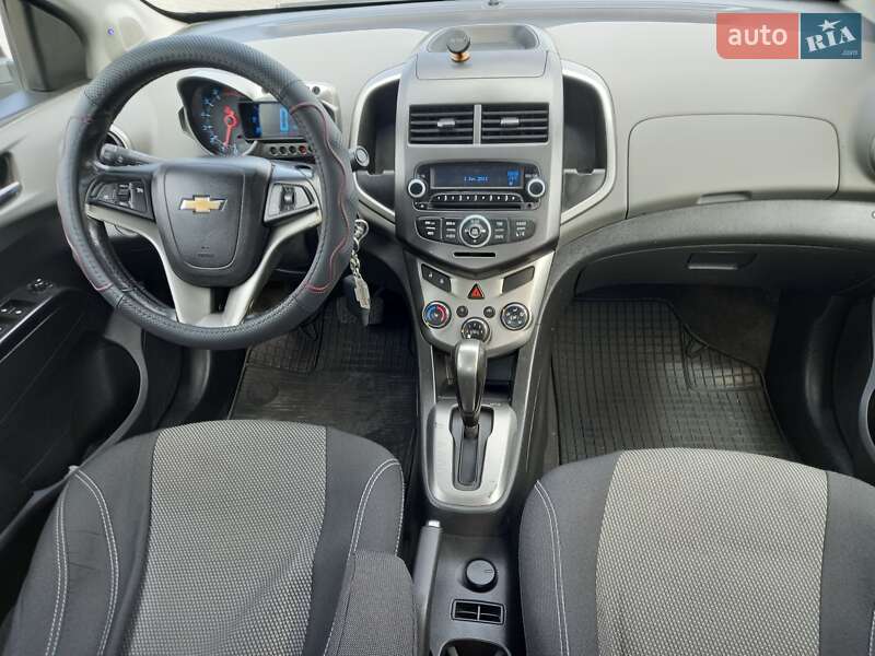 Седан Chevrolet Aveo 2012 в Кривом Роге