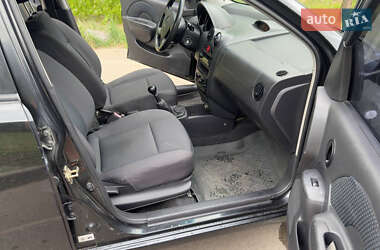Хэтчбек Chevrolet Aveo 2006 в 