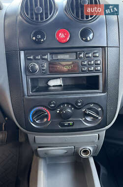 Седан Chevrolet Aveo 2004 в 