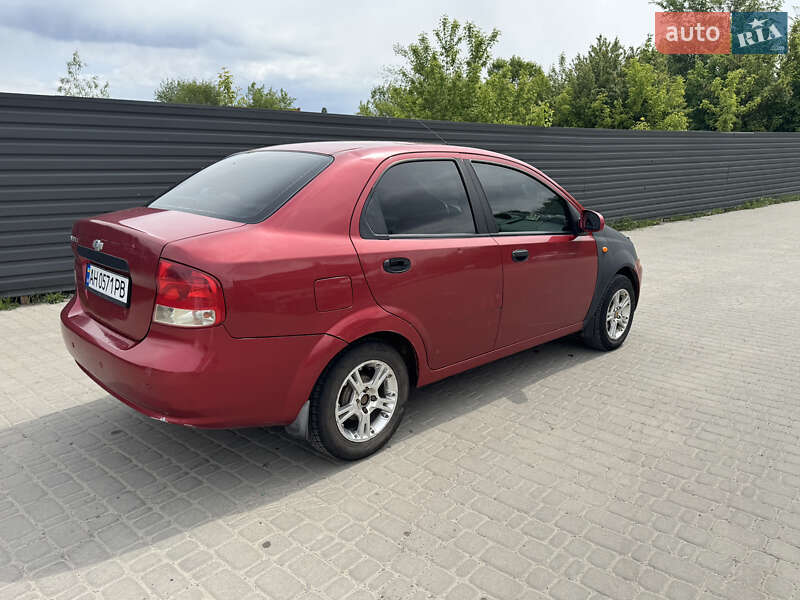 Седан Chevrolet Aveo 2004 в Киеве