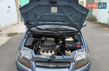 Хэтчбек Chevrolet Aveo 2006 в 