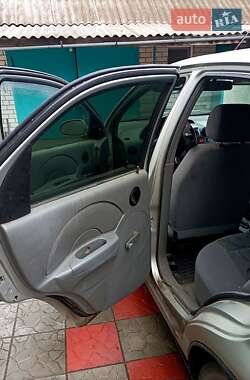 Седан Chevrolet Aveo 2004 в Днепре