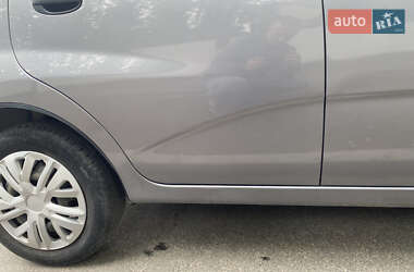 Хетчбек Chevrolet Aveo 2006 в 