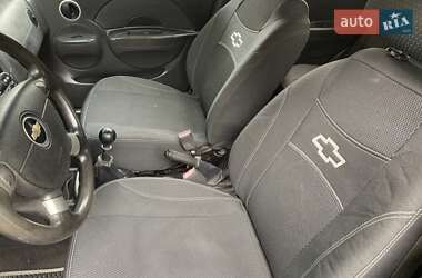 Хэтчбек Chevrolet Aveo 2006 в 