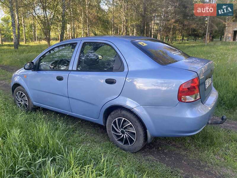 Седан Chevrolet Aveo 2004 в Миргороде
