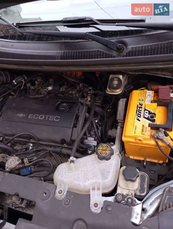 Седан Chevrolet Aveo 2012 в Рівному